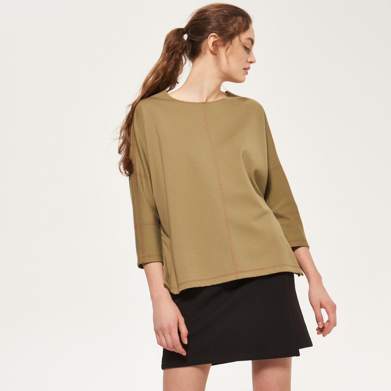Reserved Oversize ruha kontrasztos cérnával 2017.08.17 fotója