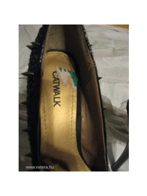 Catwalk 38-as fekete lakk-vászon tüskés magassarkú táncos bulis cipő, 1x használt, jó állapotú eladó << lejárt 443427