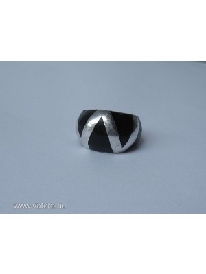 Nagy ezüst gyűrű, fekete onix kő és ezüst sávok! 10,7 gr! << lejárt 913943