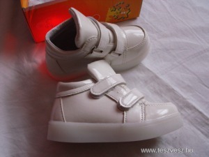Új! Világítós talpú fehér 30-as kislány cipő << lejárt 9731880 15 fotója