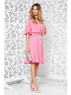 Rózsaszínű alkalmi StarShinerS ruha szatén anyagból béléssel övvel ellátva strasszos kiegészítővel ellátott << lejárt 781383