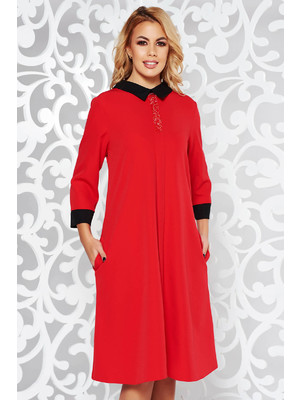 Piros elegáns bő szabású ruha enyhén rugalmas anyag csillogó kiegészítők zsebes