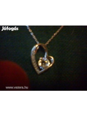 Ezüst,1- karátos, szív alakú gyémánt nyaklánc - 925- fémjelzésű.Új!!! Ajándék mellé ezüst kereszt! << lejárt 133399
