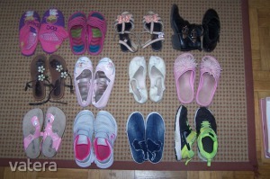 12 pár szép kislány cipő, van benne:csizma,Next szandi,Jégvarázs H&M balerina,NIKE 30- << lejárt 5738474 24 fotója