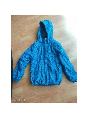 105/114-es fiú Decathlonban vásárolt szép téli kabát akciósan! << lejárt 824561
