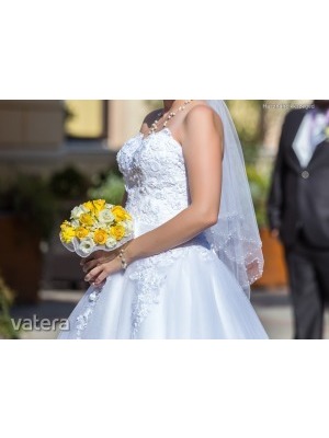 Gyönyörű csipke gyöngy virág szalag díszítésű fűzős tüllös menyasszonyi ruha kiegészítőkkel 36-40 << lejárt 515427
