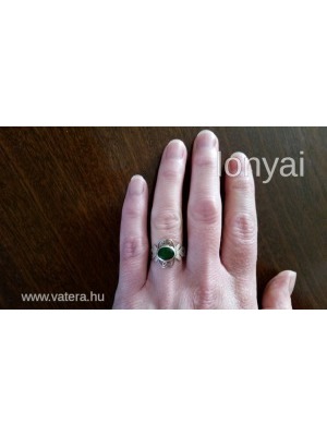 Zöld köves ezüst gyűrű, 925-ös finomságú << lejárt 60375