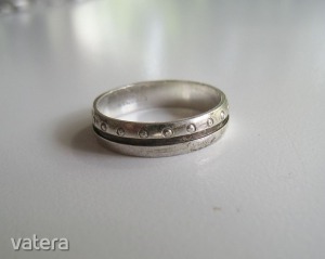 Mintázott, pöttyös ezüst karikagyűrű, akár karácsonyra! - 1 Ft! << lejárt 2633258 71 fotója