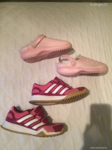 Adidas cipő+ Crocs papucs 33 méretű << lejárt 6365658 94 fotója