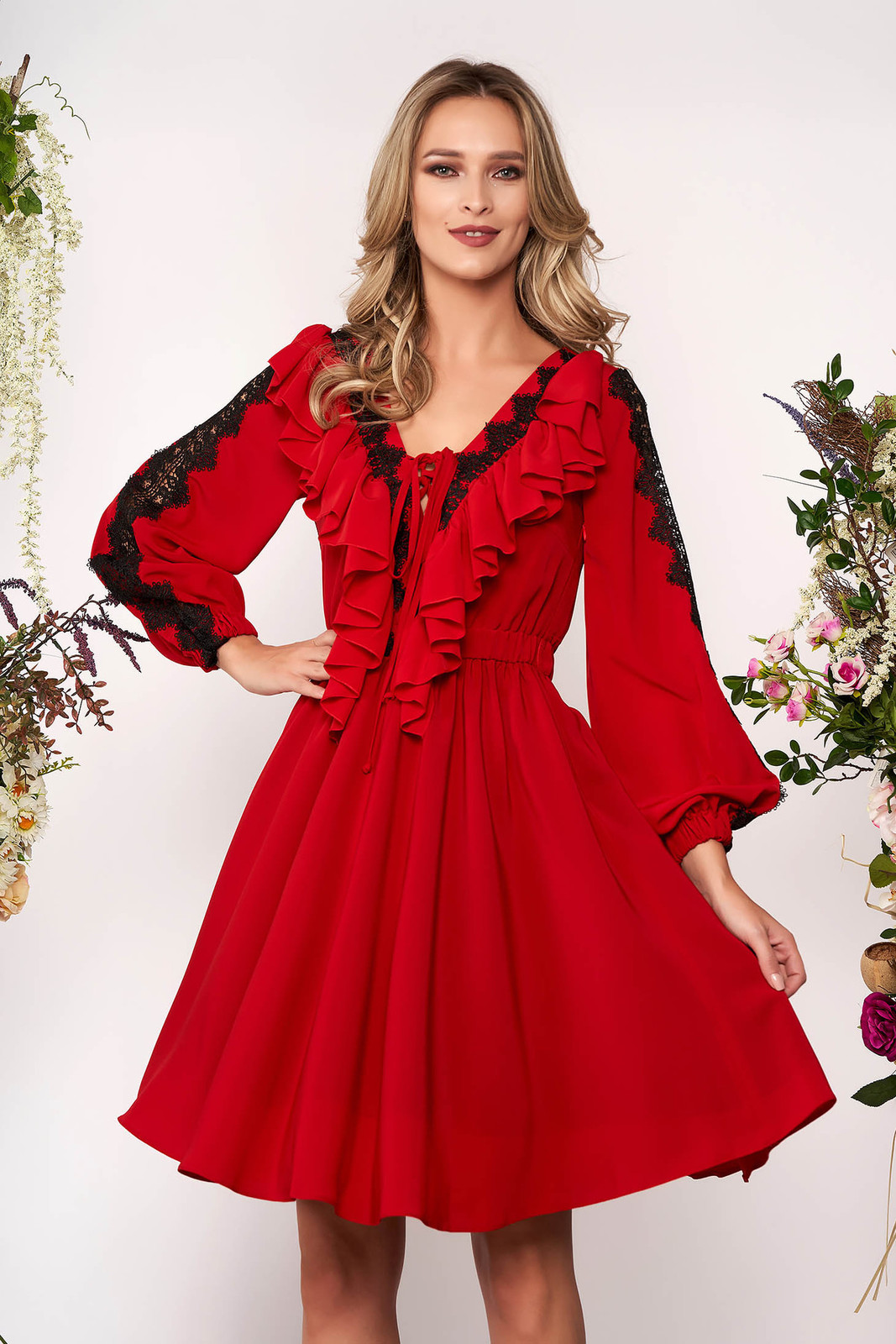Piros elegáns harang ruha v-dekoltázzsal muszlinból csipke díszítéssel << lejárt 7985957 20 fotója