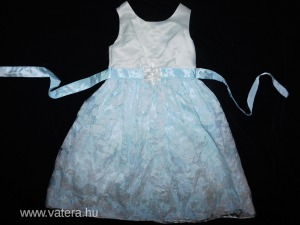 újszerű alkalmi ruha fehér és világoskék,koszorúslány ruha 116-122cm cm re,Jayne Copel << lejárt 7778856 39 fotója