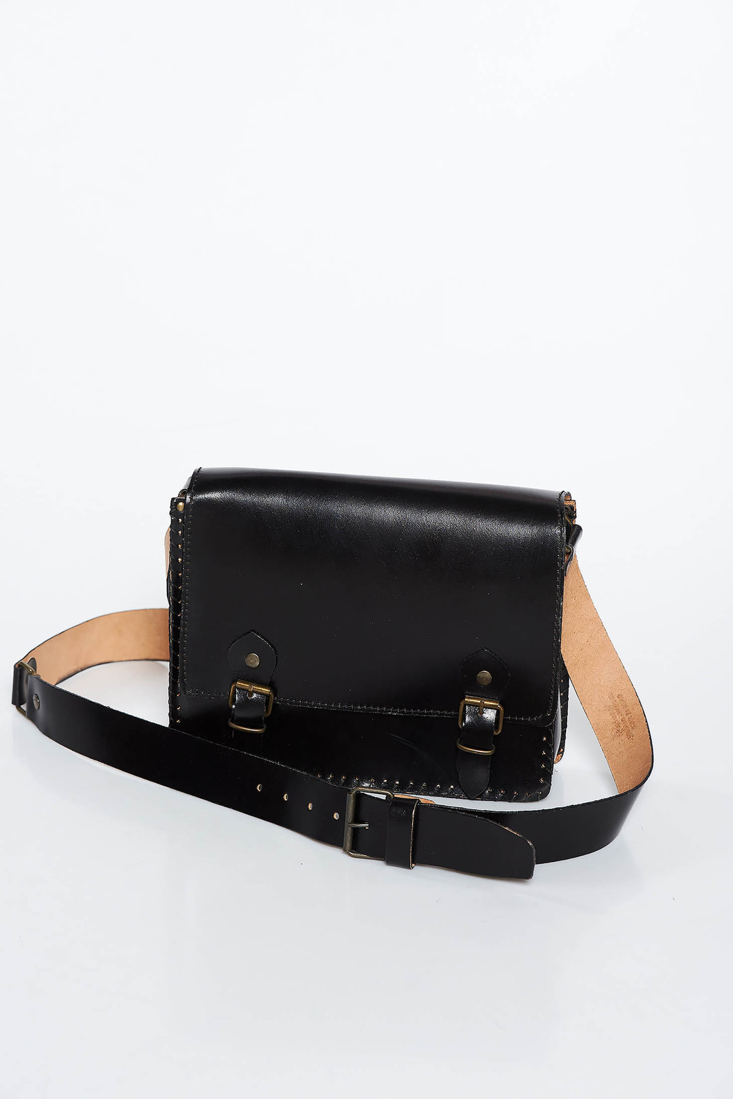 Fekete casual táska hosszú, állítható pánt egy belső zsebbel ellátott rekesz << lejárt 7080222 85 fotója