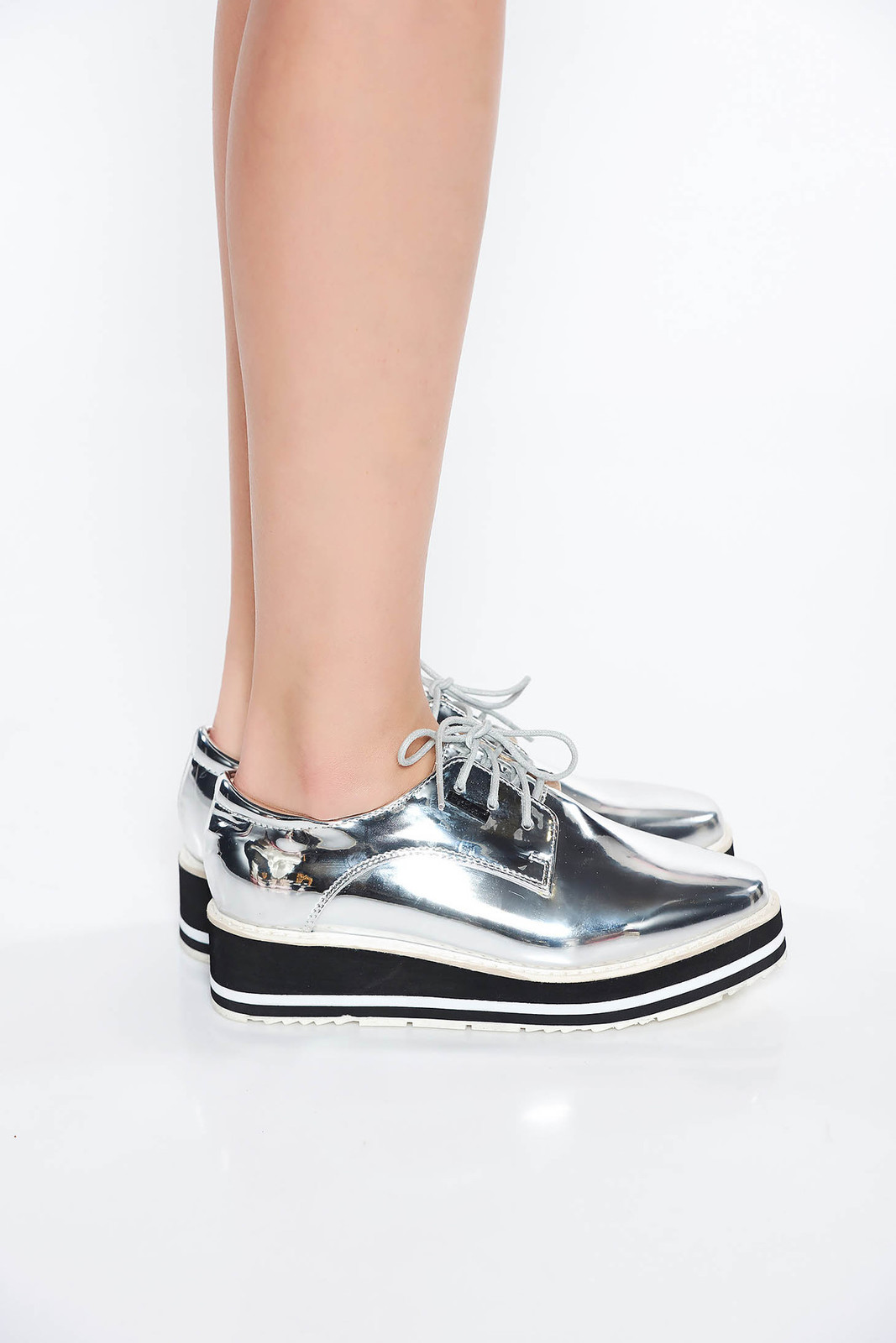 Ezüst casual cipő lakkozott öko bőr lapos talpú << lejárt 2214335 75 fotója