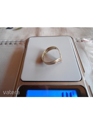 14K női gyűrű, . 1,4 gramm. 3 féle aranyból. Olcsó induló árral !!! 7500 ft / grammtól ! << lejárt 557527
