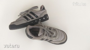 Adidas 26-os fiú szép sportcipő edzőcipő 16 cm belső Uk 8-as << lejárt 4530180 58 fotója