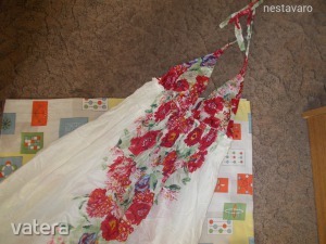 NEW LOOK nyakpántos virágos hosszú ruha - M/L méret - 5 vásárolt termékből a legolcsób << lejárt 1512673 35 fotója