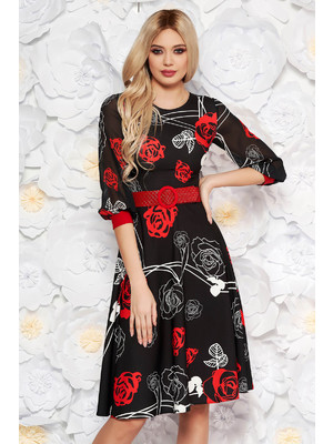 Fekete PrettyGirl elegáns midi harang ruha piros virágokkal enyhén rugalmas szövet fátyol újjakkal öv típusú kiegészítővel << lejárt 67700
