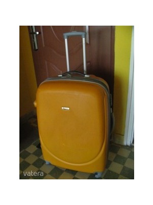 óriás gurulós bőrönd,kemény fedelű,72x47x30 cm,szép narancssárga,4 görgős számzáras,jó húzókaros << lejárt 700886