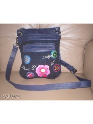 Eredeti DESIGUAL Bandolera Yeah!, női táska, anyagában kék csillogó szálak << lejárt 225149