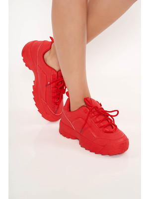 Piros casual sport cipő fűzővel köthető meg