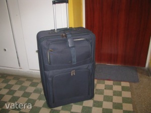 Pierre Gardin óriás gurulós bőrönd,74x50x25-28 cm,gyöngy vászon,2 jó fogantyú,jól guru << lejárt 9327712 49 fotója