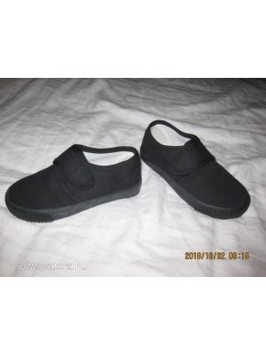 Walkright kisfiú 8-as fekete vászoncipő, oviba tornacipő belsőtp15-max15,5 cm, kb. 25/26 SZINTE ÚJ! << lejárt 34905