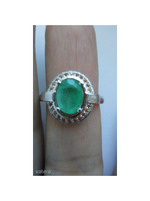 Smaragd köves gyűrű 925 finomságú ezüst foglalatban. << lejárt 968187