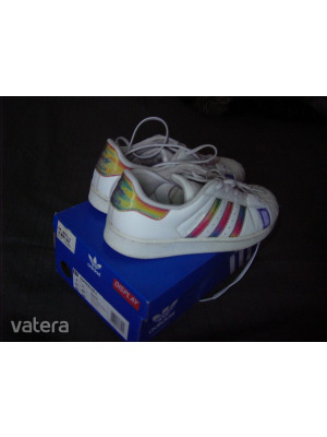 Adidas Superstar lányka cipő,sportcipő/33-34 << lejárt 763775