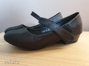 Fekete csillogós alkalmi cipő 32-as méret << lejárt 5059729 1 fotója