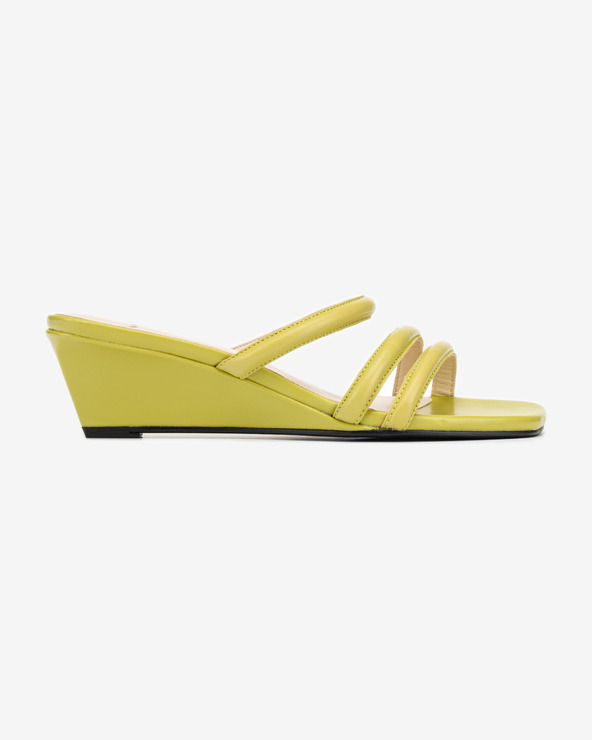 Vagabond Nellie Papucs Sárga << lejárt 2049118 47 << lejárt 9673730 48 << lejárt 2432587 82 fotója