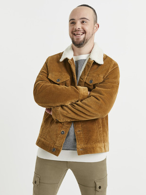 Celio Vujoe Dzseki Barna