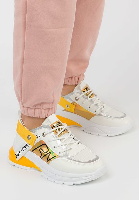 Tonight v4 fehér női sneakers fotója