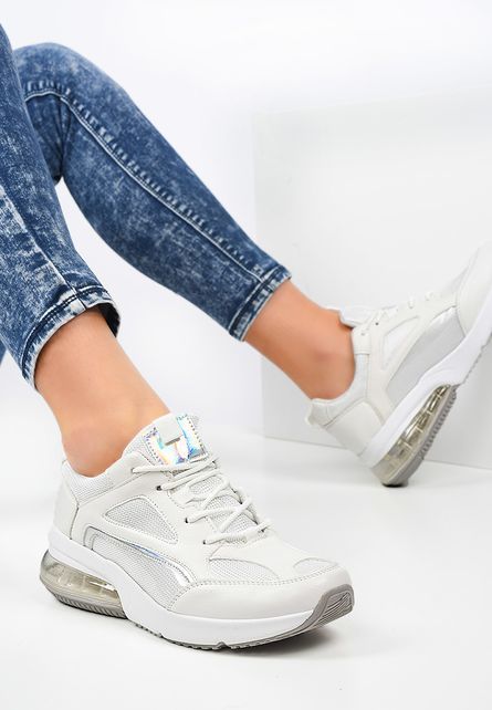 Basics fehér női sneakers fotója