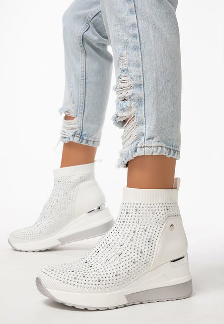 Solene fehér high-top sneakers fotója
