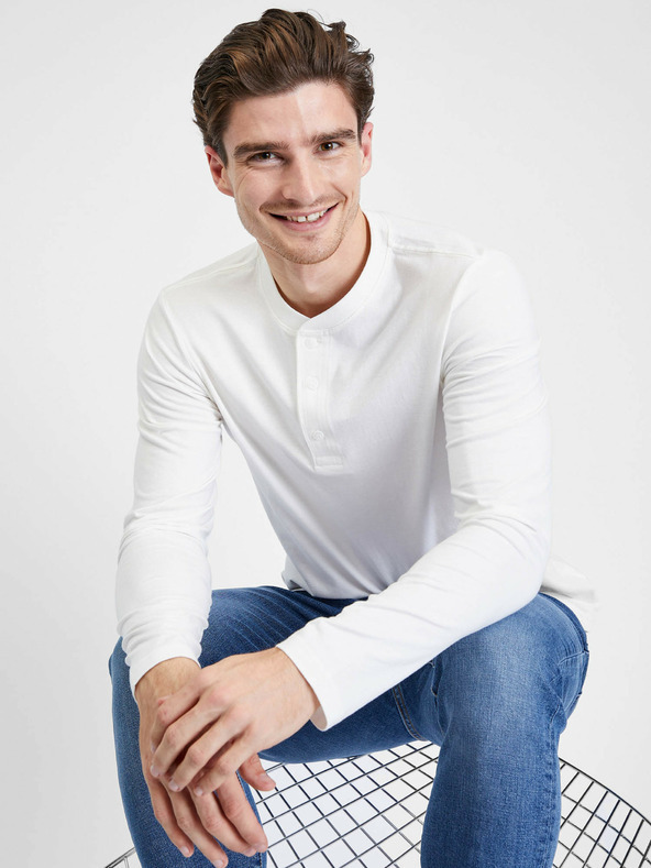 GAP Póló Fehér << lejárt 2224879 68 << lejárt 2380883 45 fotója