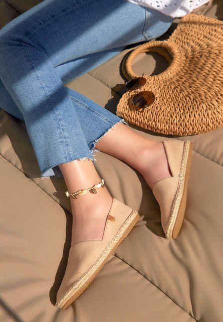 Specialty bézs női espadrilles fotója