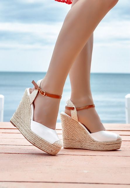 Benisa v2 fehér platform szandál fotója