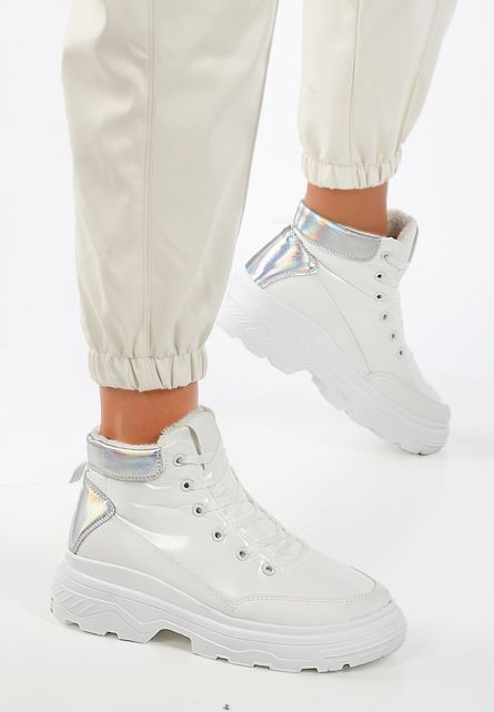 Terni fehér high-top sneakers fotója
