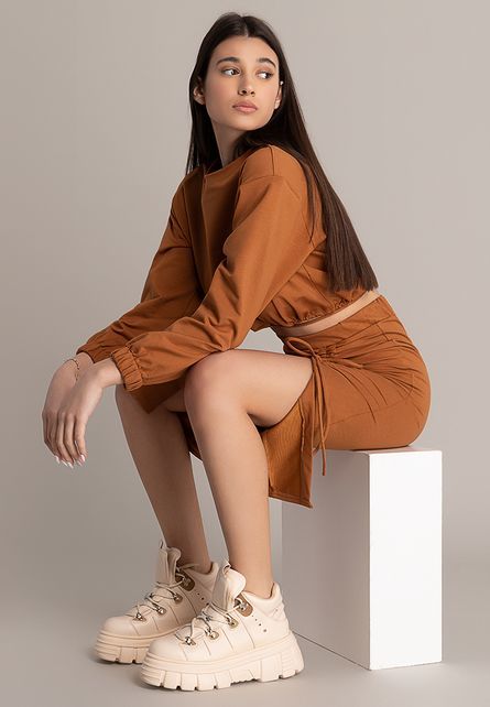 Misha camel blúz fotója