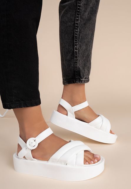 Monika fehér platform szandál fotója