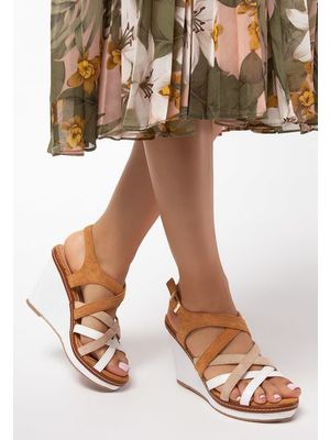 Becca camel platform szandál