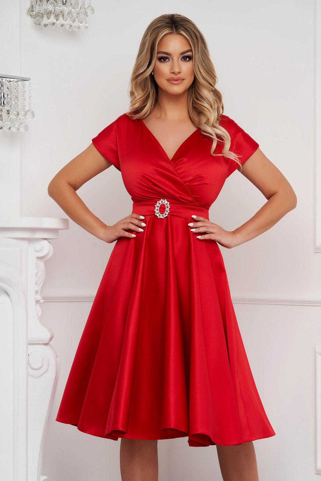 Piros harang ruha midi elegáns fotója