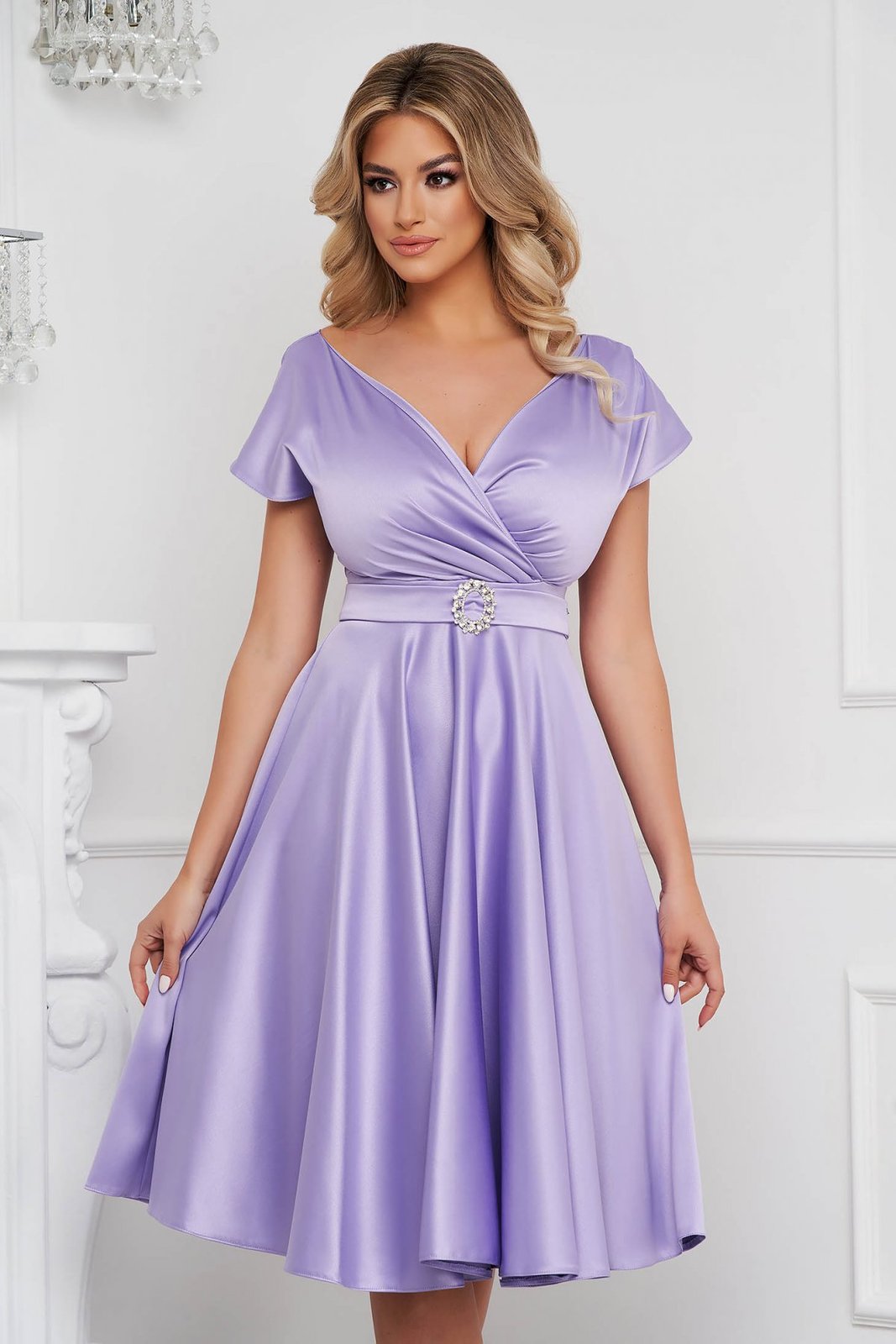 Lila harang ruha midi elegáns fotója