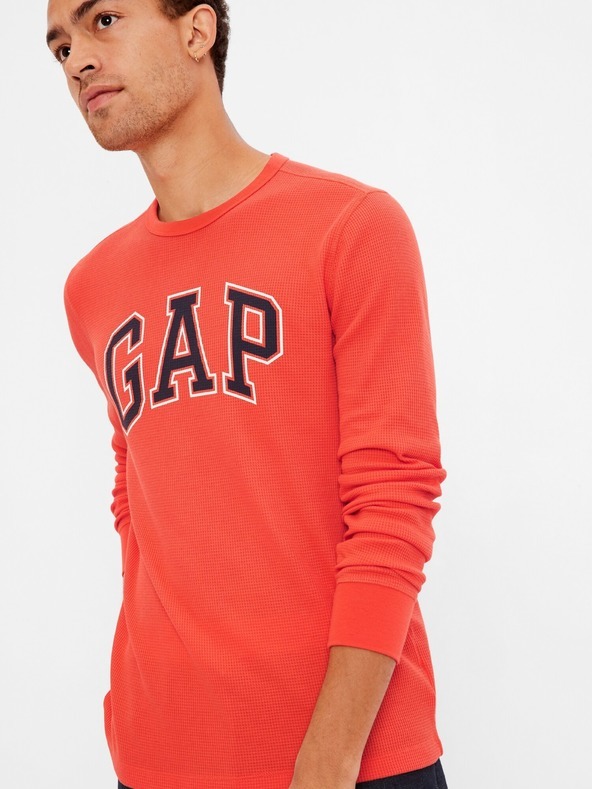 GAP Póló Piros << lejárt 6005525 92 << lejárt 8722498 40 fotója