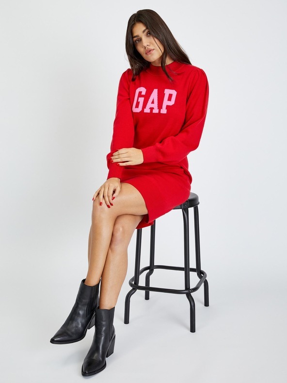 GAP Ruha Piros fotója