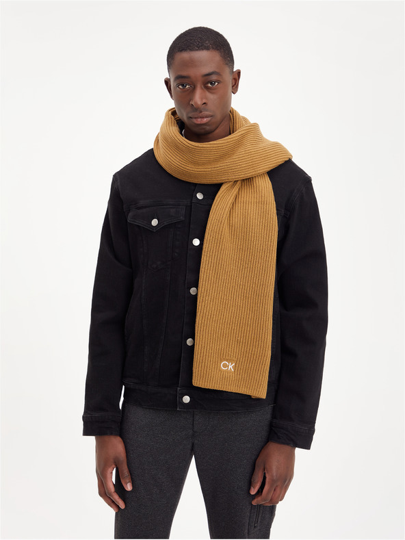 Calvin Klein Sál Barna fotója