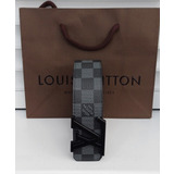 Louis Vuitton öv dísztasakkal