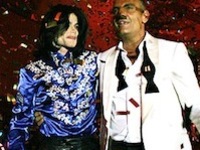 Jön az első Michael Jackson ruhakollekció! kép