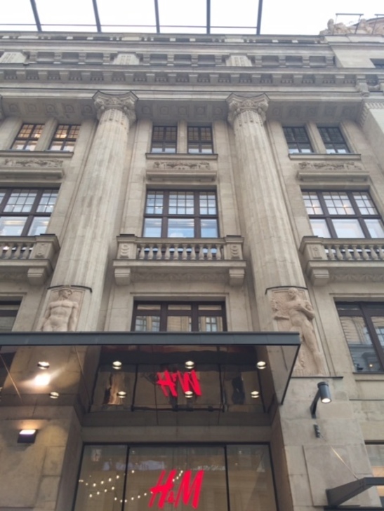 Megnyitotta eddigi legnagyobb üzletét Budapesten a H&M 8 kép