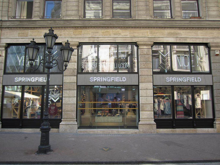 Egyedülálló Springfield flagship üzlet nyílt a Váci utcában 1 kép